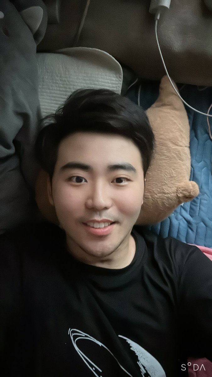 Clown_WS's tweet photo. 수염 O or 수염 X https://t.co/Azm0a9bPaw