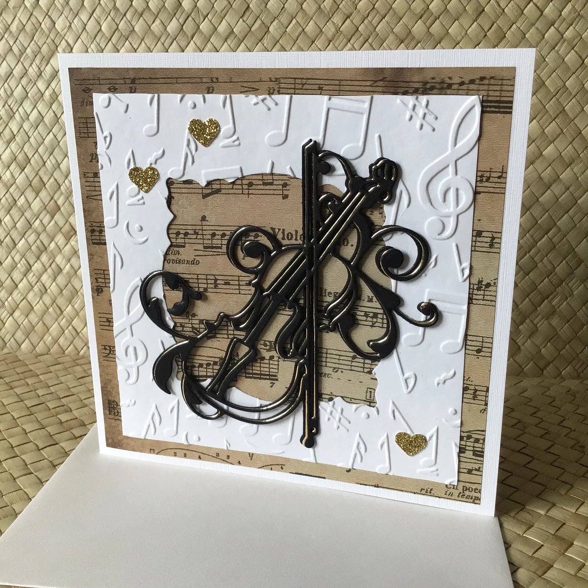 cardsallacarta's tweet photo. As a birthday card or as performance congratulations- a beautiful cello 🎻
Cello Birthday Card, Handmade for Cellist, Musician Greeting,  by AllaCartaCards https://t.co/1yQ6fyDBR7 

#elevenseshour #mhhsbd #TheCraftersUK #cellist #bespokecards https://t.co/7UQz4bOmmg