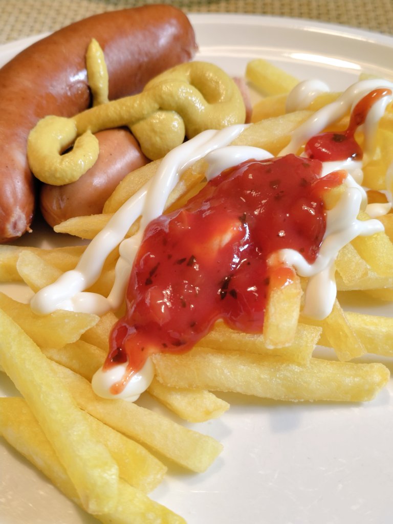 universum2's tweet image. A Pommes a day keeps the doctor away #fettblog