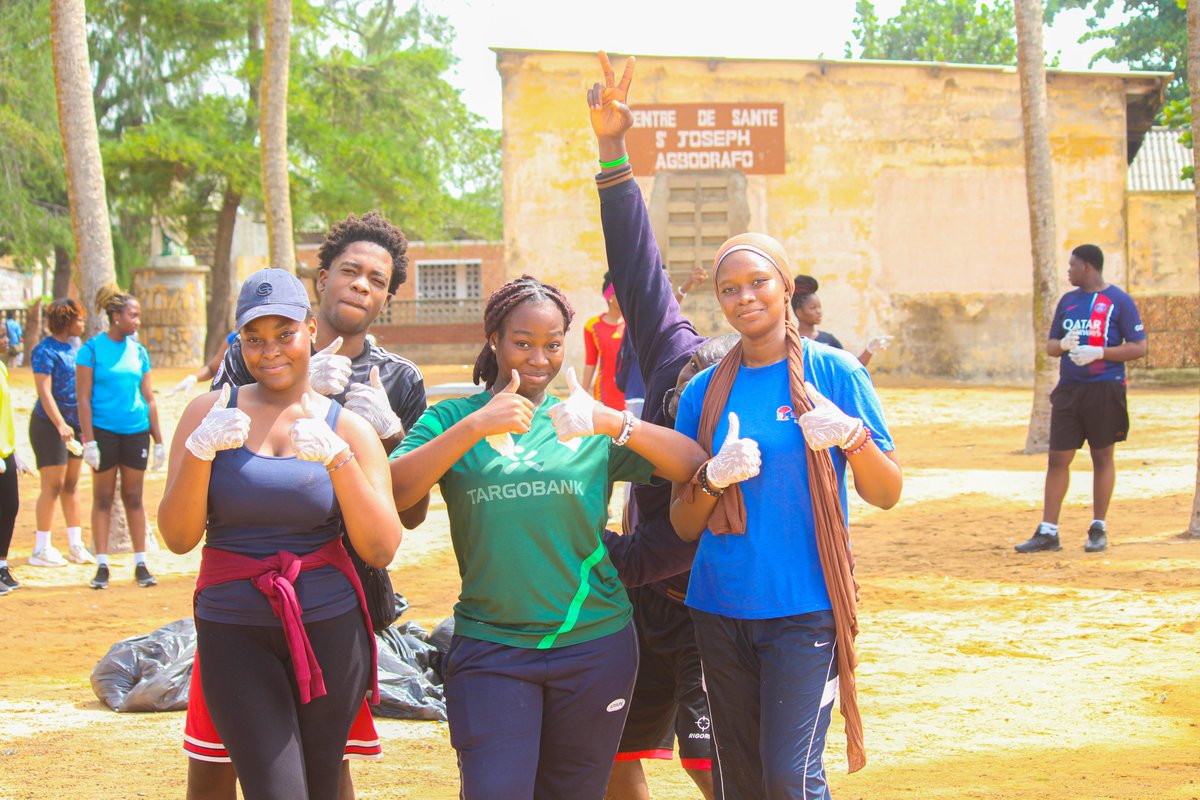 CoursLumiere's tweet image. Les #élèves du #DP1 du #LICL ont participé à une initiative #Ecojogging le 20 juin 2024 sur la plage d'Agbodrafo. L’activité s’est déroulée sous la houlette de Chris Atchou. Cette action s'inscrit dans le cadre du programme #CAS du @iborganization. 

👇👇
shorturl.at/BHAF3