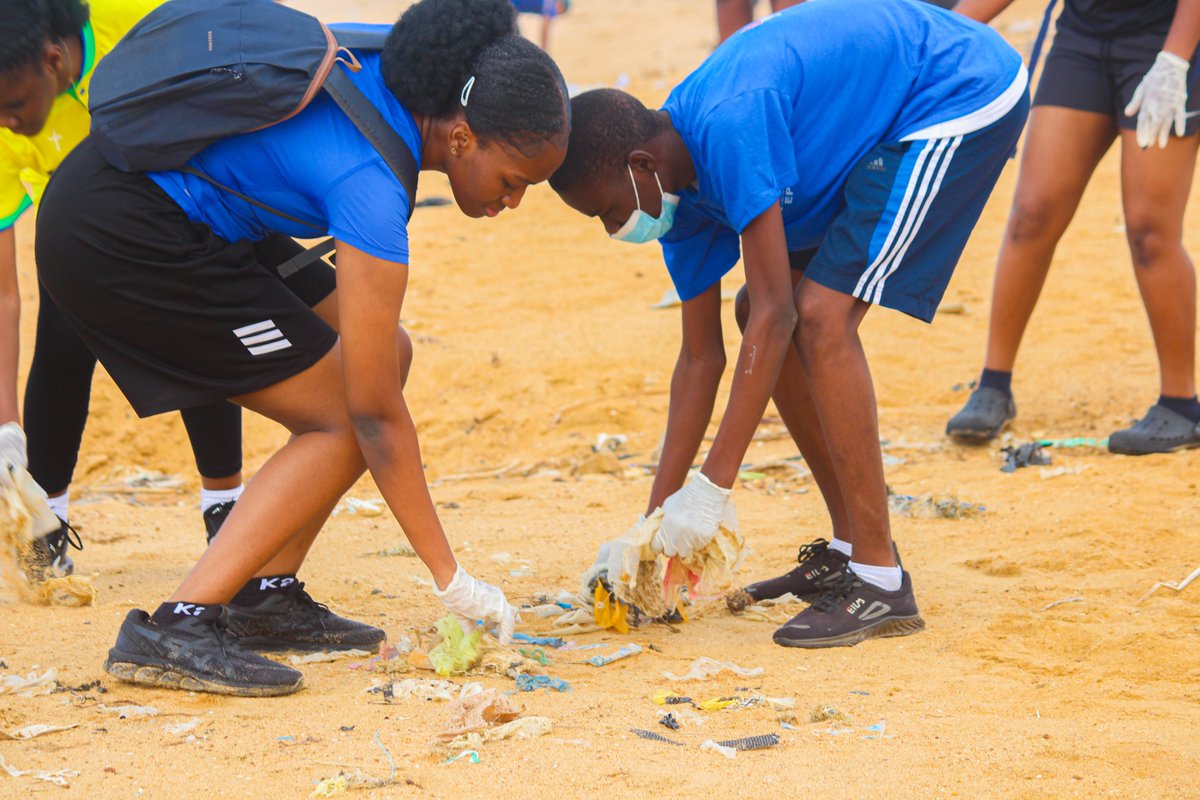 CoursLumiere's tweet image. Les #élèves du #DP1 du #LICL ont participé à une initiative #Ecojogging le 20 juin 2024 sur la plage d'Agbodrafo. L’activité s’est déroulée sous la houlette de Chris Atchou. Cette action s'inscrit dans le cadre du programme #CAS du @iborganization. 

👇👇
shorturl.at/BHAF3