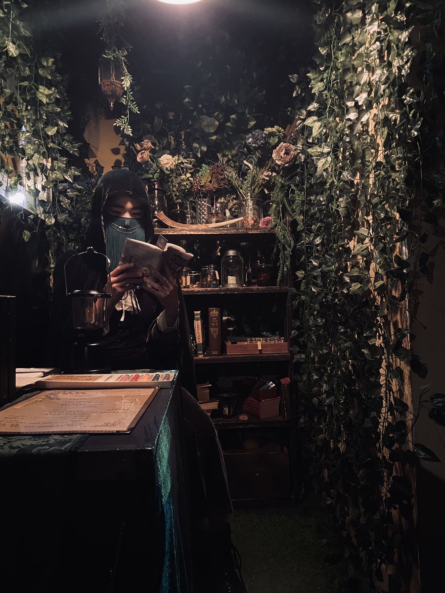 AmeLiliy's tweet image. #Lostinthepages #DAZZLE
全1263頁におよぶひとつの物語が完成しました。
ご来場ご視聴いただいた皆様、誠にありがとうございました。

人や作品の架け橋になれたことが幸せでした。

貴方が手に取った本と心で育てた葉をどうか大切に。
Labyrinthはたぶんどこかにこれからも存在しています。