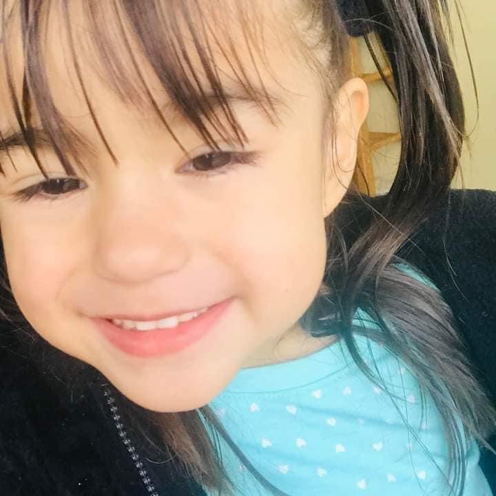 Laverdadaldia12's tweet photo. SE ROBAN NIÑA EN TIJUANA EN RESIDENCIAL DEL BOSQUE 

#URGENTE_COMPARTAN  EN GRUPOS PORFAVOR NO LES TOMARA NI UN SEGUNDO COMPARTIR 

#Tijuana Ala 1 de la tarde fue sustraída de su casa por esta señora que se ve en el video si alguien podría ayudar para dar con el paradero de mi sobrina  este video fue tomado en residencial del bosque pero ya han pasado horas y no se sabe dónde podría estar  por favor 🙏 cualquier información mandar mensaje es sólo un ser indefenso una niña muy linda tan solo tiene 5 años SOS 

#COMPARTA