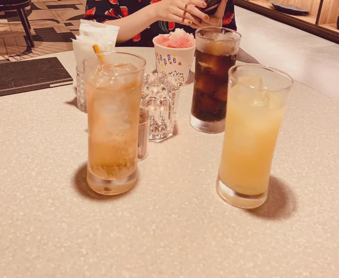 友達と出会って10周年パーティーしてきました、泳いだり食ったり人狼したり食ったり風呂入ったりゲーセンいったりカラオケ行ったりしました。これからもよろしくね