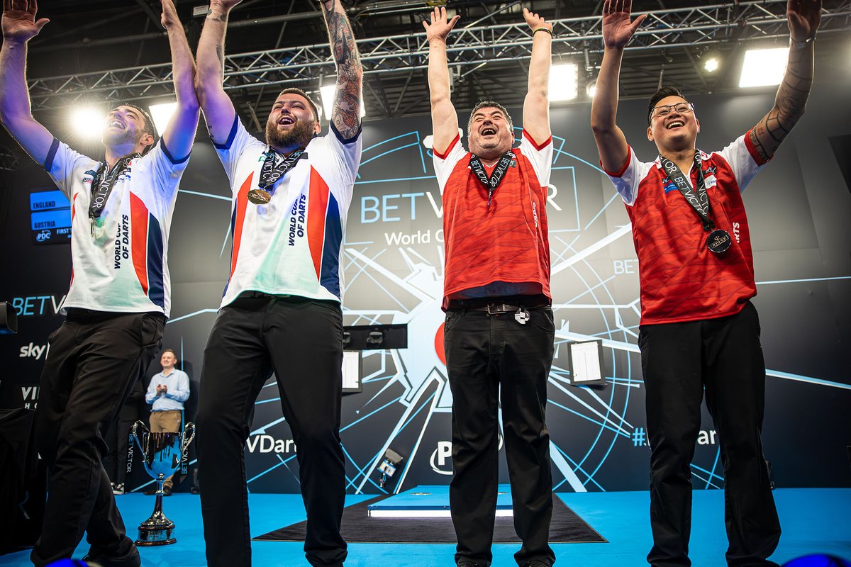 dartingp's tweet image. 🥲 What a week in Frankfurt for these two, Michael Smith and Luke Humphries 𝙒𝙤𝙧𝙡𝙙 𝘾𝙪𝙥 𝘾𝙝𝙖𝙢𝙥𝙞𝙤𝙣𝙨

🎢 Next stop... Blackpool! 🟠

#WCoD | #TeamDP | #TeamEng