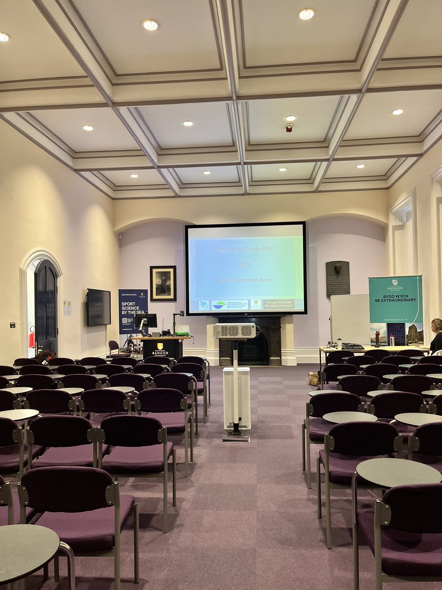 MrsWill1876's tweet image. Diolchgar am y cyfle i gyflwyno fy ngwaith ymchwil ar effaith ymarferion trawma ar iechyd meddwl ein dysgwyr. Braf iawn oedd cyfarfod pobl newydd a dathlu eu gwaith difyr a llwyddiannau.  🌟 @prifysgolbangor #PYPC