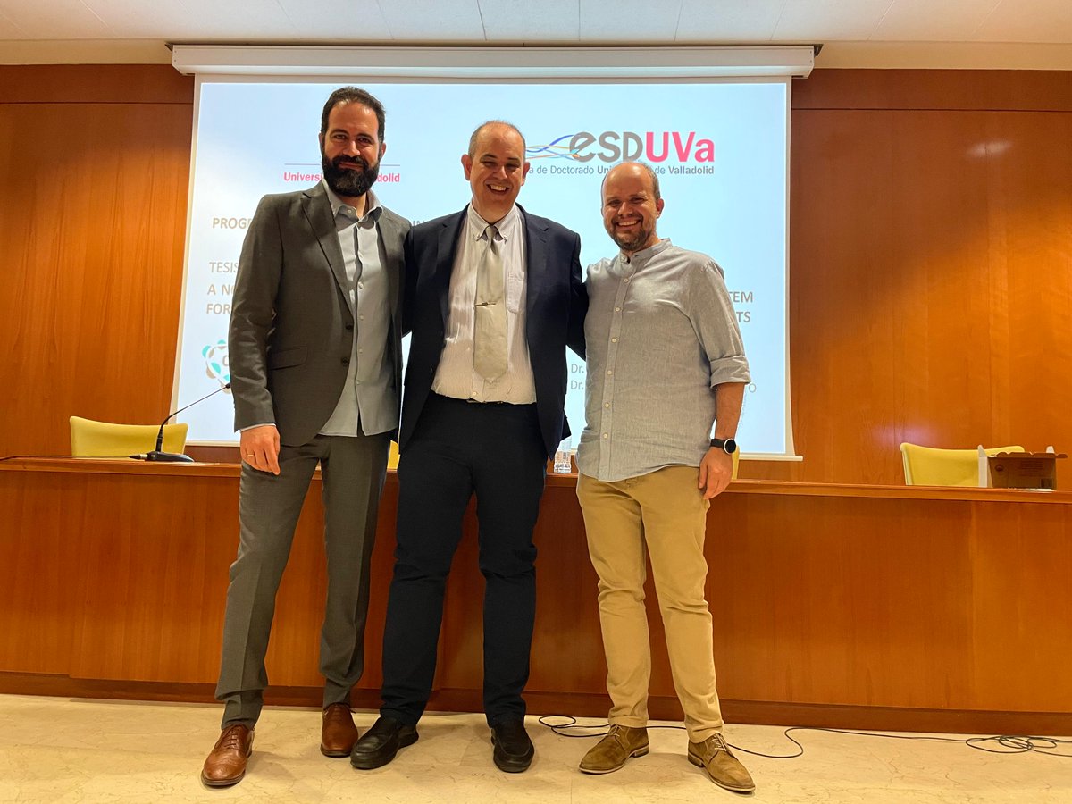 El viernes <a href="/alvgarcdt/">Alvaro García</a> defendió exitosamente su tesis, así que ya tenemos un nuevo Doctor en la familia #datAi 😀. Ahora toca seguir creciendo en tu investigación y trasladándola de la mano de <a href="/Cidaut/">Cidaut</a> al "mundo real". Gran trabajo y gran experiencia la de trabajar contigo 🫂.