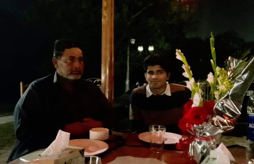 Sachal_Suhrab's tweet photo. بچھڑا کچھ اِس ادا سے کہ رُت ہی بدل گئی

اِک شخص سارے شہر کو ویران کرگیا۔ 😭💔

#JusticeForShaheedKhudaBuxDars https://t.co/uXM0kgIsFf
