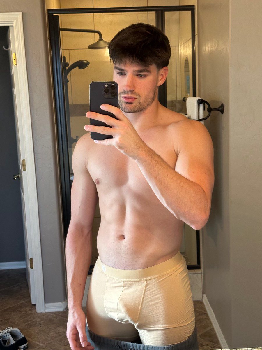 ndzfhrmdhni's tweet image. Type 'hi' if you're interested in seeing more