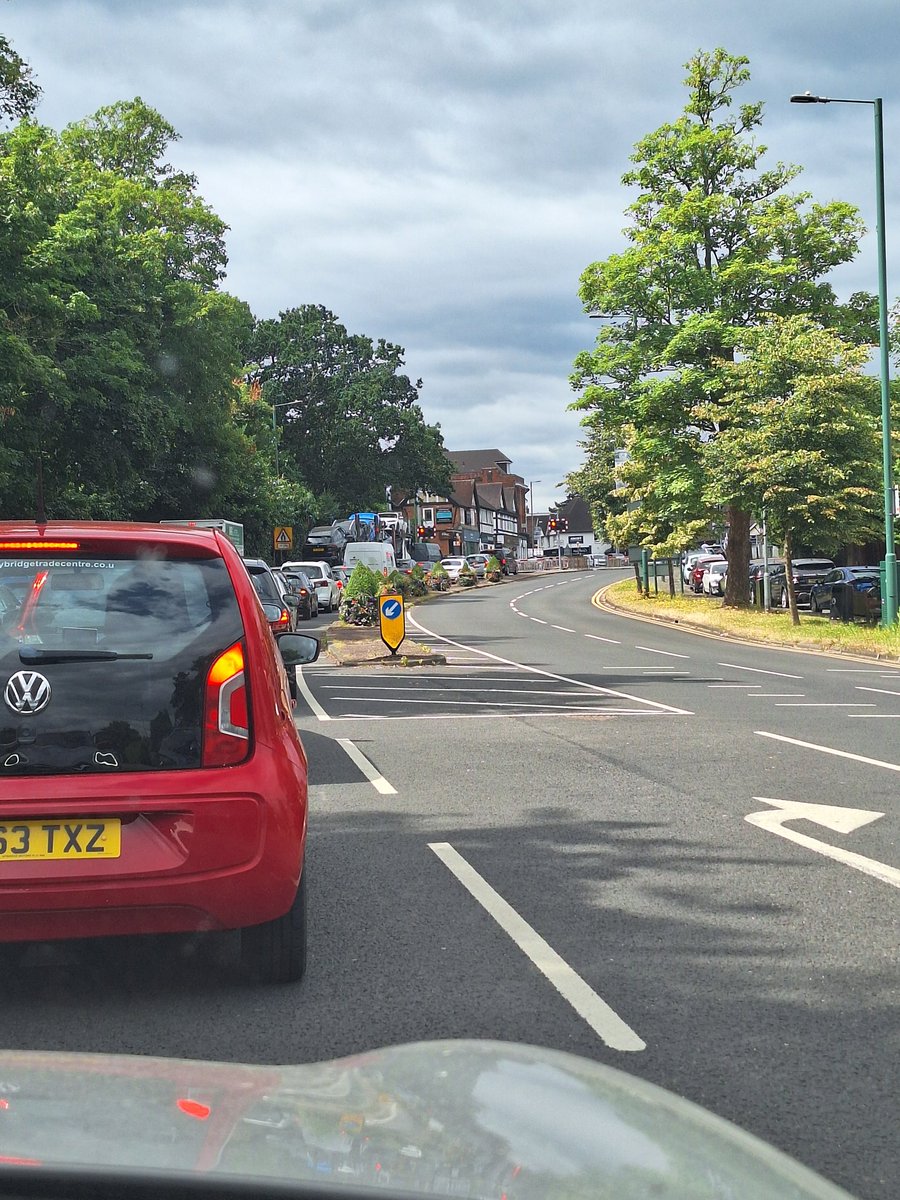 MissHotPot's tweet image. Don&apos;t get out on the road much there days. But when I do... #levelcrossing #carlegs