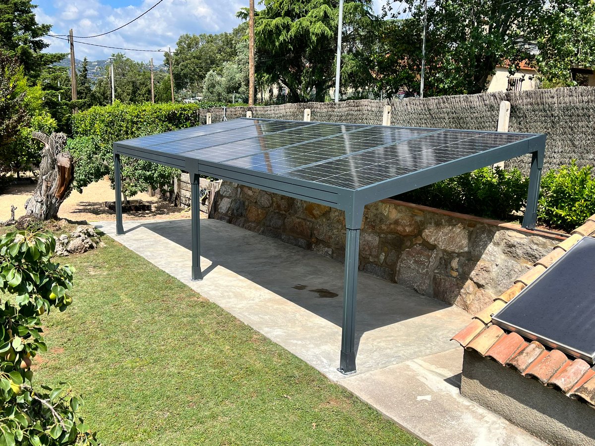 SUDRenovables's tweet photo. [cat] Qui no voldria una pèrgola tan bonica al seu jardí? !🌞🏡

🔋 Genera energia solar
🌦 Ofereix refugi contra el sol i la pluja
🍔 El lloc ideal per a dinars amb amics

Pèrgola solar 6,16 kWp
14 mòduls @trinasolareurope
Microinversors @enphase

👉https://t.co/Jteou5SRJS https://t.co/JcpLWlYKgu