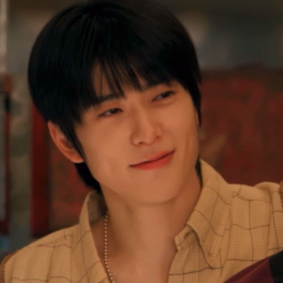 ลักยิ้มเปิดทำการเล็กน้อยแต่น่ารักทั้งหมดเลย ตาหยี ลักยิ้ม น่ารักยันผมหน้าม้า