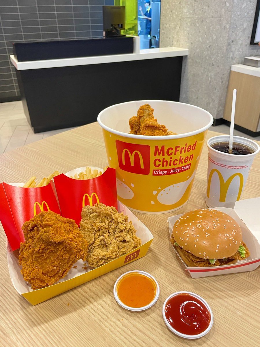 อเวจีสีชมพู tweet media