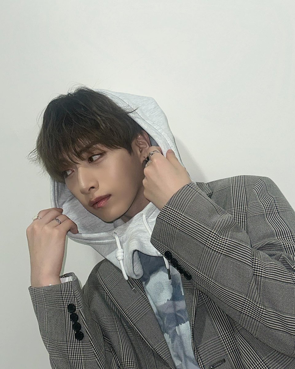 EgyptOneus's tweet photo. 240701 ||📸
[#XION]
تحديث شيون علي الانستجرام :

🩶

-𓋹

#ONEUS @official_ONEUS https://t.co/zJBfqPYfIX