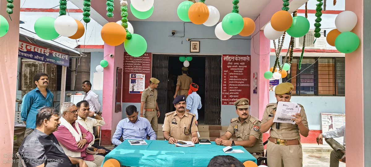 bhadohipolice's tweet photo. आज दिनांक 01.07.2024 से लागू 03 नए आपराधिक कानूनों के व्यापक प्रचार-प्रसार व जागरूकता हेतु आयोजित कार्यक्रम के तहत #Co_Aurai द्वारा थाना औराई में प्रतिभाग कर पुलिसकर्मियों व जन सामान्य को कानून के संबंध में दी गई विस्तृत जानकारी।
#NayeBharatKeNayeKanoon https://t.co/zvOsb2eMsA