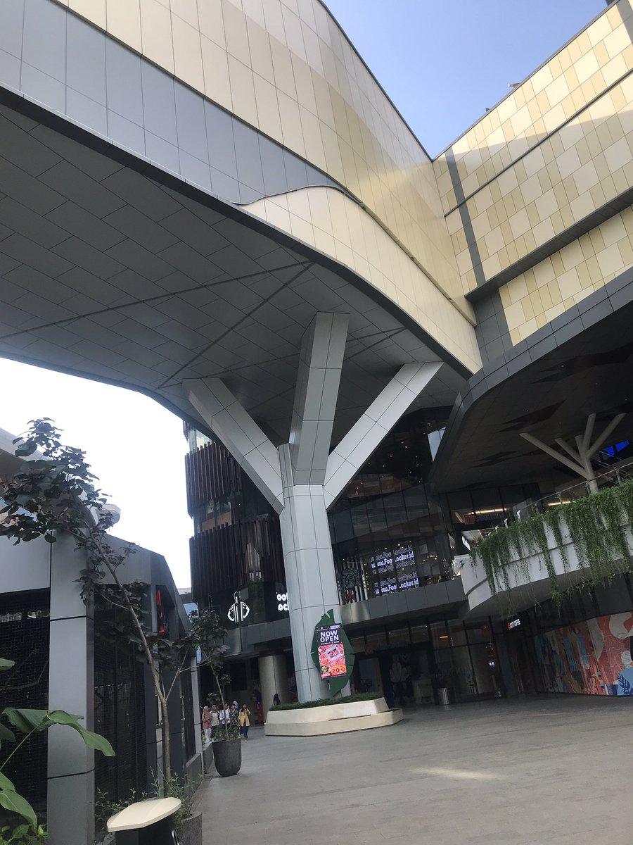 UeruNoeru's tweet photo. Bintaro Jaya Xchange Mall (BxC Mall TangSel) https://t.co/XwN4lddaH5