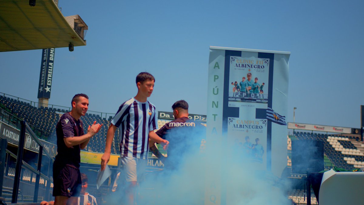 TTacademy_es's tweet photo. 🤍 ¡¡GRACIAS A TODOS!! 🖤

El viernes pusimos fin al Campus Albinegro de verano 2024. ⚽ (4/4)

Damos las gracias al @cdcastellon, a la @FundAlbinegra y a todas las personas implicadas por estos cuatro días maravillosos. 🔝🔥

¡Nos vemos pronto, família albinegra! 👋😉

#PPO 👂🏼 https://t.co/QEMaRjocbx