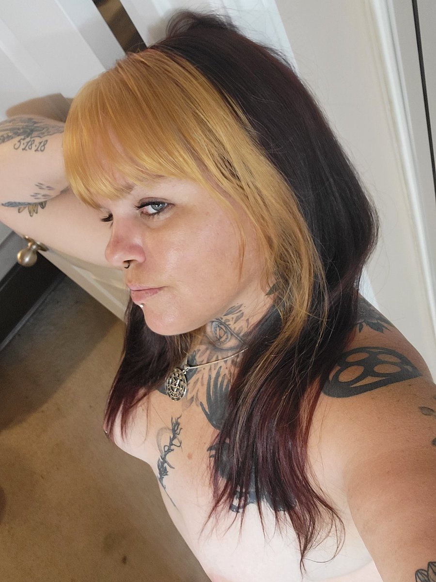 Emberleeink's tweet photo. I see you over there looking at me. Why don't you just make a move? https://t.co/9vUvCT5Xcr