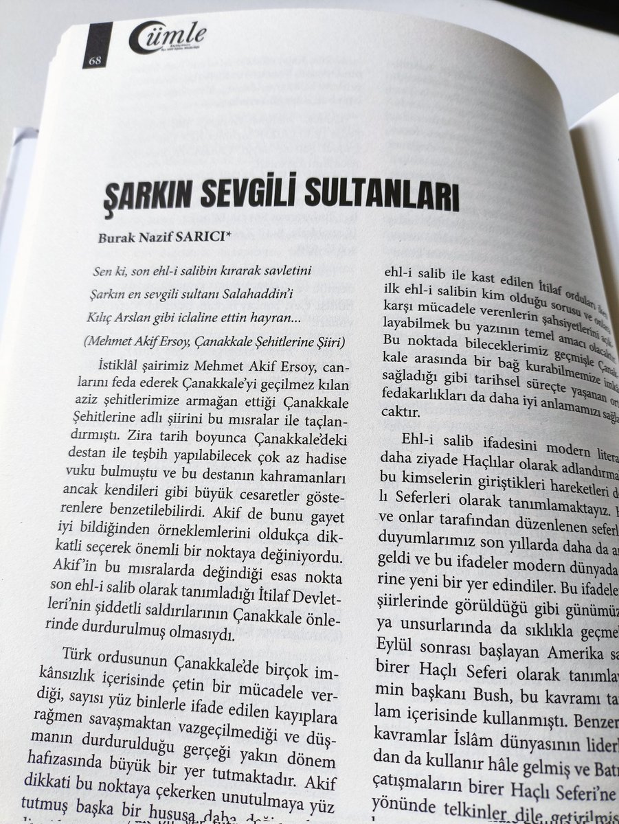 Edebiyat dergisi Cümle'nin Mehmet Akif Ersoy özel sayısı.. Ben de bu sayıda istiklal şairimizin Çanakkale Şehitlerine şiirindeki "Şarkın En Sevgili Sultanı" ifadesinin tarihi yönünü incelemeye gayret ettim.