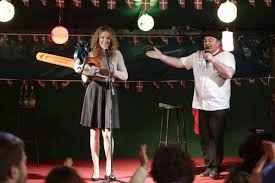 merlinpapin3's tweet photo. .@FredOL69007 Ce soir sur @TF1 le film #MissionPaysBasque de Ludovic Bernard (2017)
Avec : Elodie Fontan, Florent Peyre, Daniel Prévost, Nicolas Bridet, Barbara Cabrita, Ludovic Berthillot, Ilona Bachelier, Damien Ferdel, Arielle Séménoff, Eric Naggar, Eric Bougnon, Yann Papin, Patrick Ligardes, Gérard Moulévrier, Véronique Royer, Charles Petit, Jeanne Iturria, Jules Ferran, Eric Lecerf, Christian Diaz, Bernard Morlaas, Larra Mendy, Michèle Dascain, Pierre-Victor Dospital, Doug Rand, Benoît Joubert, Philippe Caulier, Janot, Rodolphe Borgniet
Sybille, jeune cadre ambitieuse, croit avoir fait l'affaire du siècle en rachetant pour une bouchée de pain le petit magasin de Ferran Beitialarrangoïta. Or, elle apprend que ce dernier est sous curatelle. Elle doit donc négocier avec Ramuntxo, son neveu, pour obtenir la boutique, censée devenir un supermarché. Mais, Ramuntxo, chanteur à ses heures et basque jusqu'au bout des ongles, va lui mener la vie dure. Sybille, accompagné de son stagiaire, s'accroche. Il faut qu'elle réussisse sinon elle perdra son travail. Commence alors un jeu du chat et de la souris entre la citadine et l'amoureux de sa terre...
