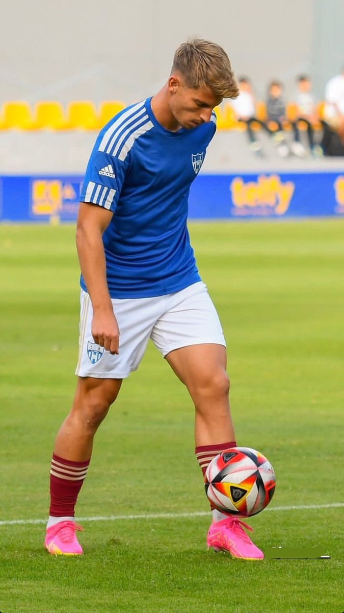 Llegó el momento de poner fin a mi etapa como jugador de La union Atletico.
Enormemente agradecido a todos los integrantes que componen este club, directiva, cuerpo técnico y en especial a todos mis compañeros que han conseguido el objetivo de esta temporada.
Hasta siempre🔵⚪️