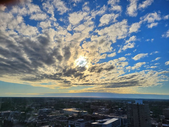 BarryVee's tweet photo. May the new day bring you joy. #God bless you my friends @RareCat @renalabue @wxbywilliams @wnywxguy @whec_rcaniglia @HalenaSepulveda @adriana_loh @DanaD_onTV @joey_frascati @34ROCKYP @kathjf50 @stenec @ToddHallidy @mhennessy5 @Janeroegner @herritt_sandra @siwinski #ROC https://t.co/5eczWSz4PP