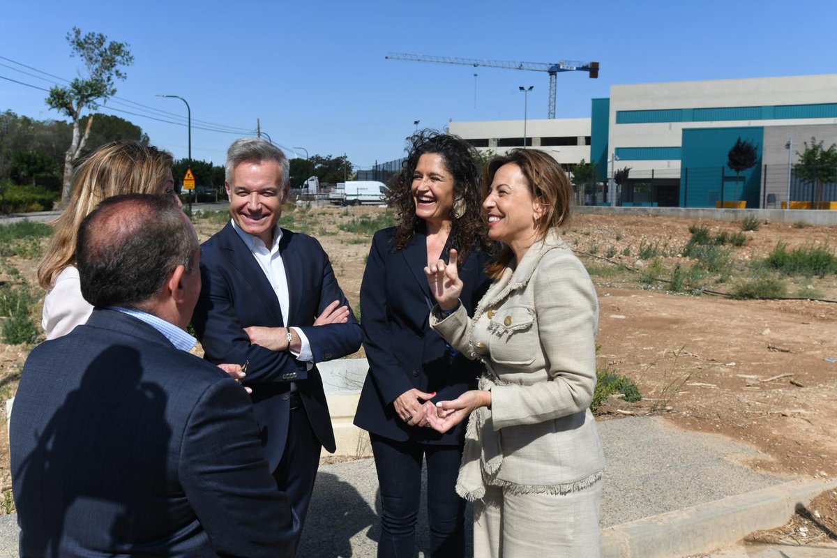 Zaragoza cede a Cuarte de Huerva el uso de una parcela para mejorar la seguridad y el acceso al IES Martina Bescós. El <a href="/AytoCuarte/">Ayuntamiento Cuarte de Huerva</a> acondicionará el terreno, de 8.894 m2, como aparcamiento y ampliación de la zona deportiva del centro educativo.  > zaragoza.es/sede/servicio/…