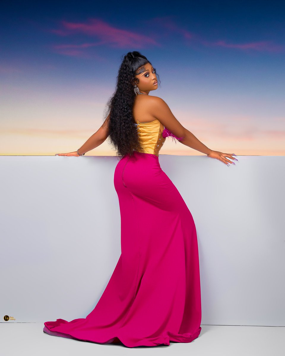 Kingshortyma's tweet photo. C.H.I.C
Creating, Happiness, Inspiring, confidence.
We wish all our lovers, followers,clients a happy and prosperous new month of July. Welcome to second half of 2024.
π @MaretaWest2010
π/Hair @DohkoHornnel
Muse; #Prettygoddess
πΈ Ty Raregallery
#maretawest #Fashion https://t.co/u8HgxeSfGZ
