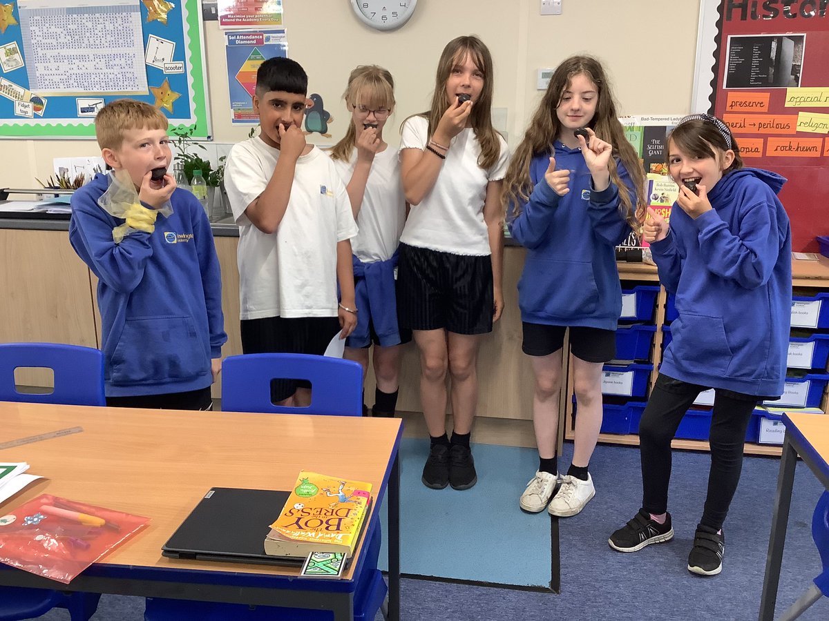 Thank you @ShaftonPrimary we enjoyed our treats and books <a href="/wearenewington/">Newington Academy</a>