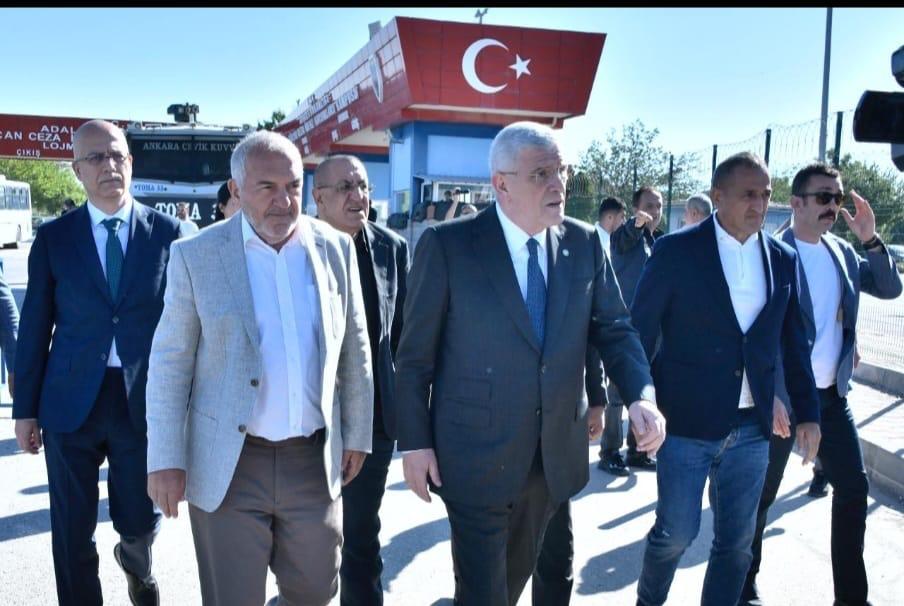 Müsavat Dervişoğlu : 
Biz Ülkü Ocaklarının sağlam damarını temsil ediyoruz. Onlarla ilgili değerlendirme yapmayacağım.