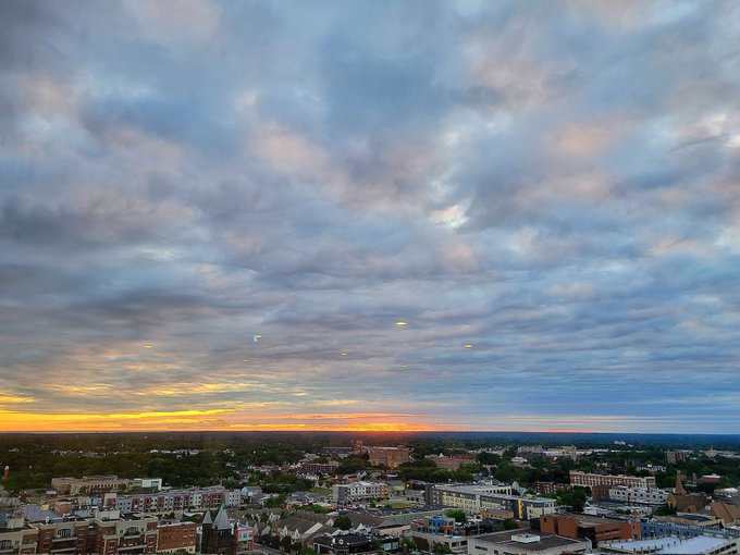 BarryVee's tweet photo. May the new day bring you joy. #God bless you my friends @RareCat @renalabue @wxbywilliams @wnywxguy @whec_rcaniglia @HalenaSepulveda @adriana_loh @DanaD_onTV @joey_frascati @34ROCKYP @kathjf50 @stenec @ToddHallidy @mhennessy5 @Janeroegner @herritt_sandra @siwinski #ROC https://t.co/5eczWSz4PP