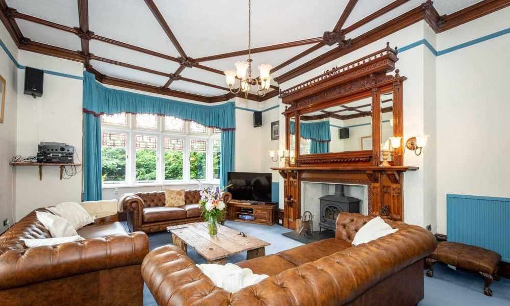 WeAcceptPets's tweet image. Fairlea Grange in Abergavenny offers superb self-catering accommodation in a wonderful Gothic townhouse!

🐶 Welcomes dogs and small pets 🐾
weacceptpets.co.uk/Monmouthshire/… 

#FairleaGrange #Abergavenny #Monmouthshire #PetFriendly #HolidayHome #SelfCatering #BreconBeacons #VisitWales