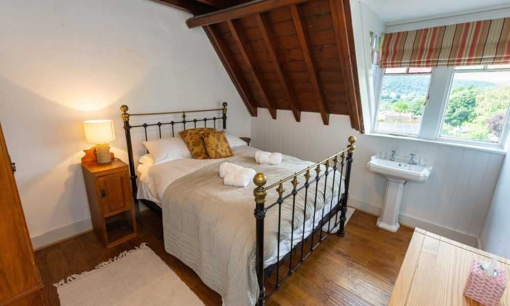 WeAcceptPets's tweet image. Fairlea Grange in Abergavenny offers superb self-catering accommodation in a wonderful Gothic townhouse!

🐶 Welcomes dogs and small pets 🐾
weacceptpets.co.uk/Monmouthshire/… 

#FairleaGrange #Abergavenny #Monmouthshire #PetFriendly #HolidayHome #SelfCatering #BreconBeacons #VisitWales