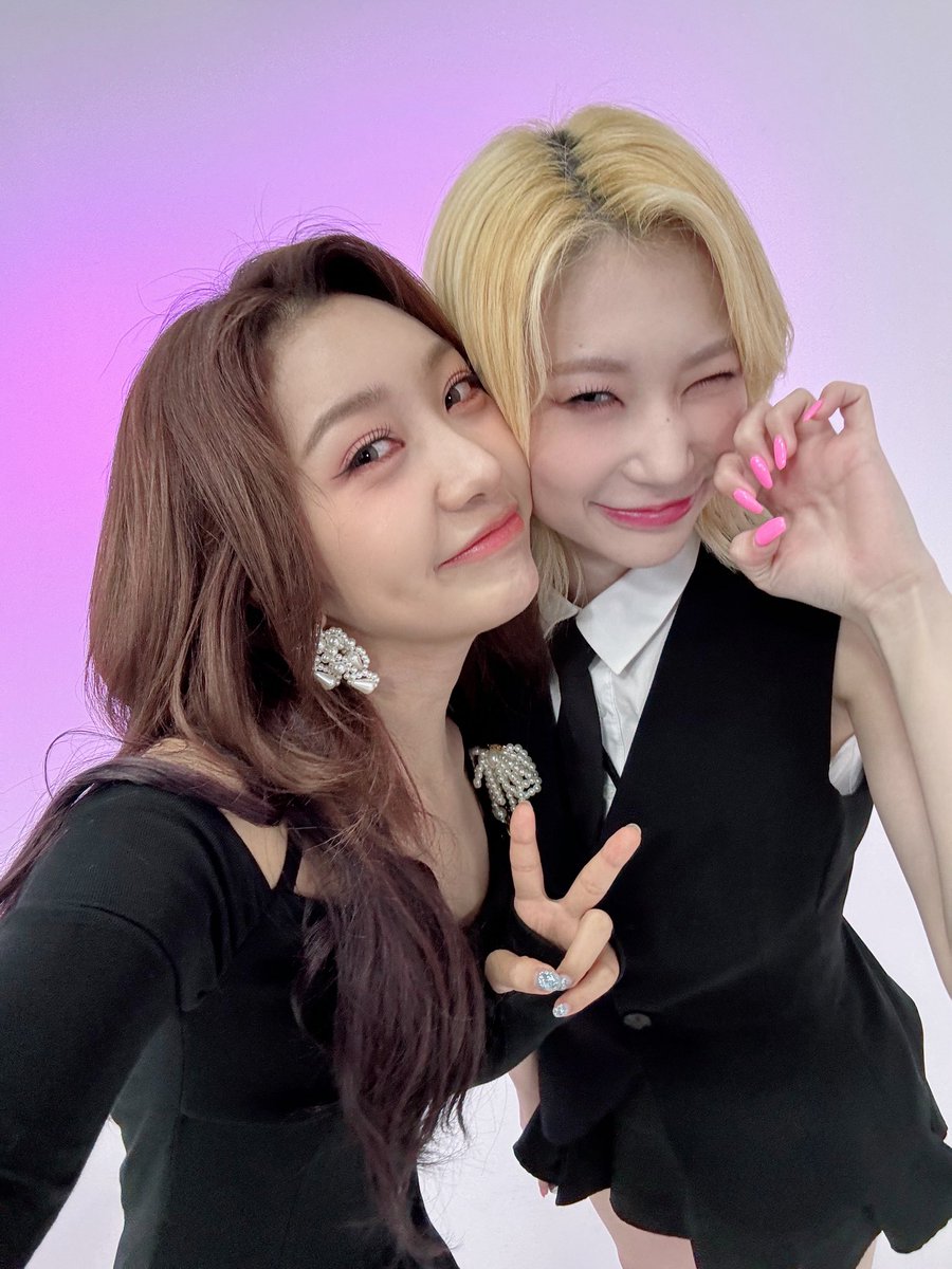 gemesdita's tweet photo. Thank you MC MINJINNY🥹🤍
Thank you Secret Tour @golbaengikpop
#SECRET_NUMBER #시크릿넘버
#JINNY #진희 #MINJI #민지
#시크릿투어 #SecretTour
#최고의_MC_민지니 https://t.co/1k9yKweMkb