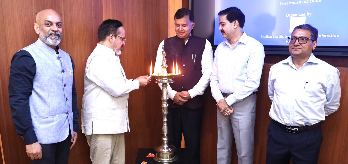mopr_goi's tweet photo. Shri Vivek Bharadwaj, Secretary, #MoPR, calls for excellence in rural development! Emphasizes the need for quality work to transform rural lives. Let's harness our potential and dedication to bring positive change to grassroots India. #Training #TransformIndia #CapacityBuilding https://t.co/0g1cqwgljL