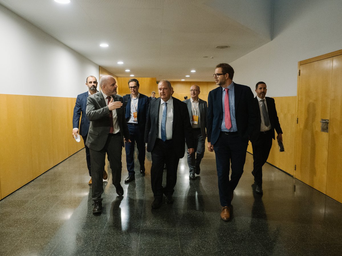 minturgob's tweet image. El ministro @jordihereub participa en el Congreso Nacional de #Clusters y anuncia la convocatoria de 9 M€ para Agrupaciones Empresariales Innovadoras.

🗣️"Las AEI concentran gran parte del talento innovador que tenemos en España y generan el 40% del PIB. Son fundamentales".