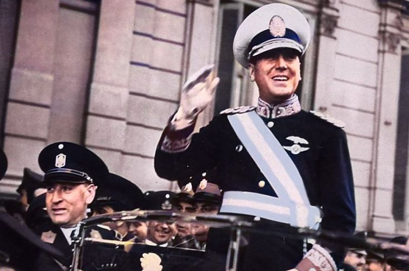 fsusbielles's tweet photo. Algunos dicen que murió hace 50 años. En realidad pasó a la inmortalidad, todo el tiempo sigue naciendo en las nuevas generaciones que abrazan sus ideas y su sentir por una patria libre, justa y soberana.

Su legado, hoy nos exige ser mejores. A trabajar por eso.

#PeronEterno✌️ https://t.co/n0GLzTj77j