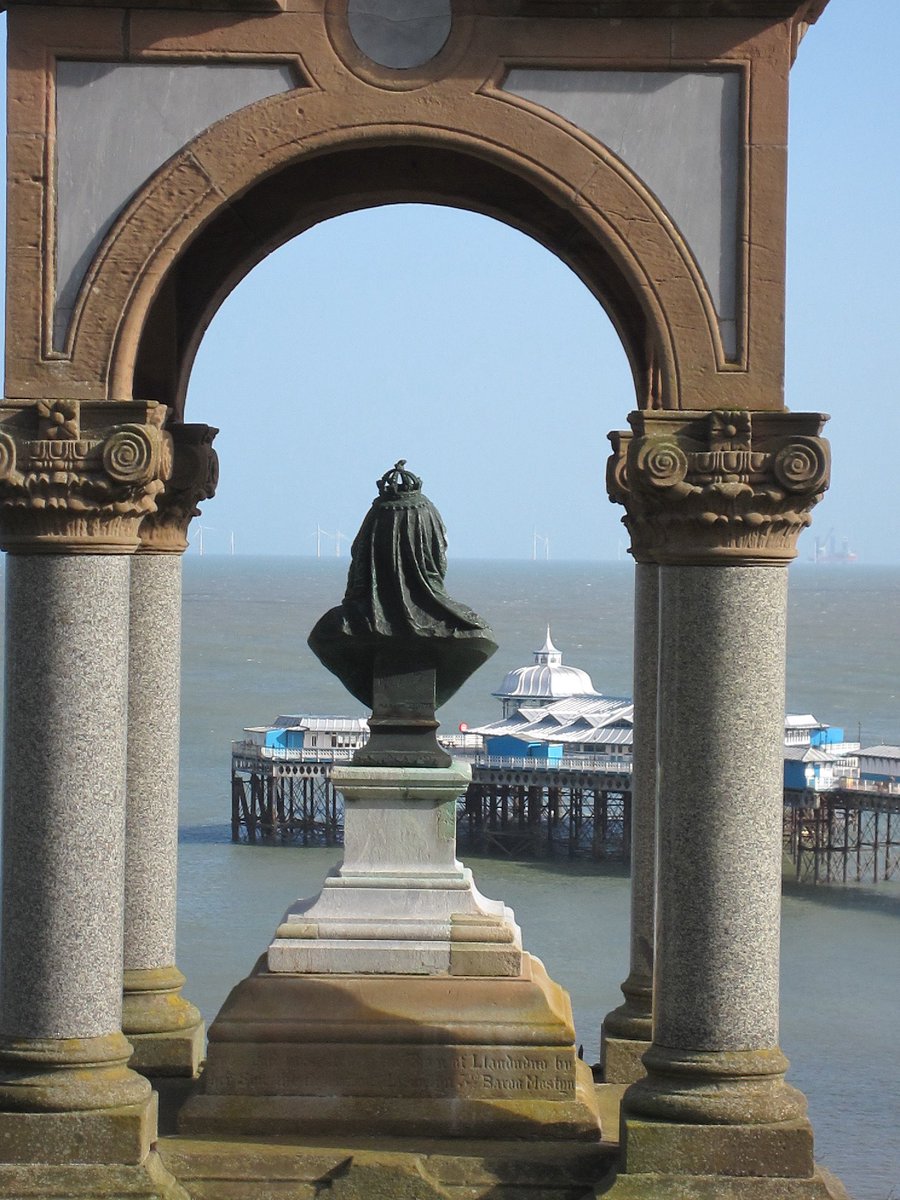 #nationalseasideday
How can one resist? 
Double Victoriana!