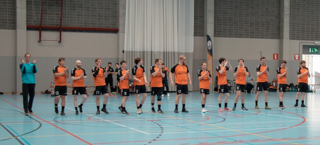 Desselgemse Handbalclub zoekt trainer voor hun herenploeg

Voor de heren van Handbalclub Desselgem zijn we op zoek naar een  nieuwe trainer/coach voor liga 2.

Ben jij de trainer/coach die we zoeken, contacteer onze secretaris of stuur een mailtje naar info@handbaldesselgem.be