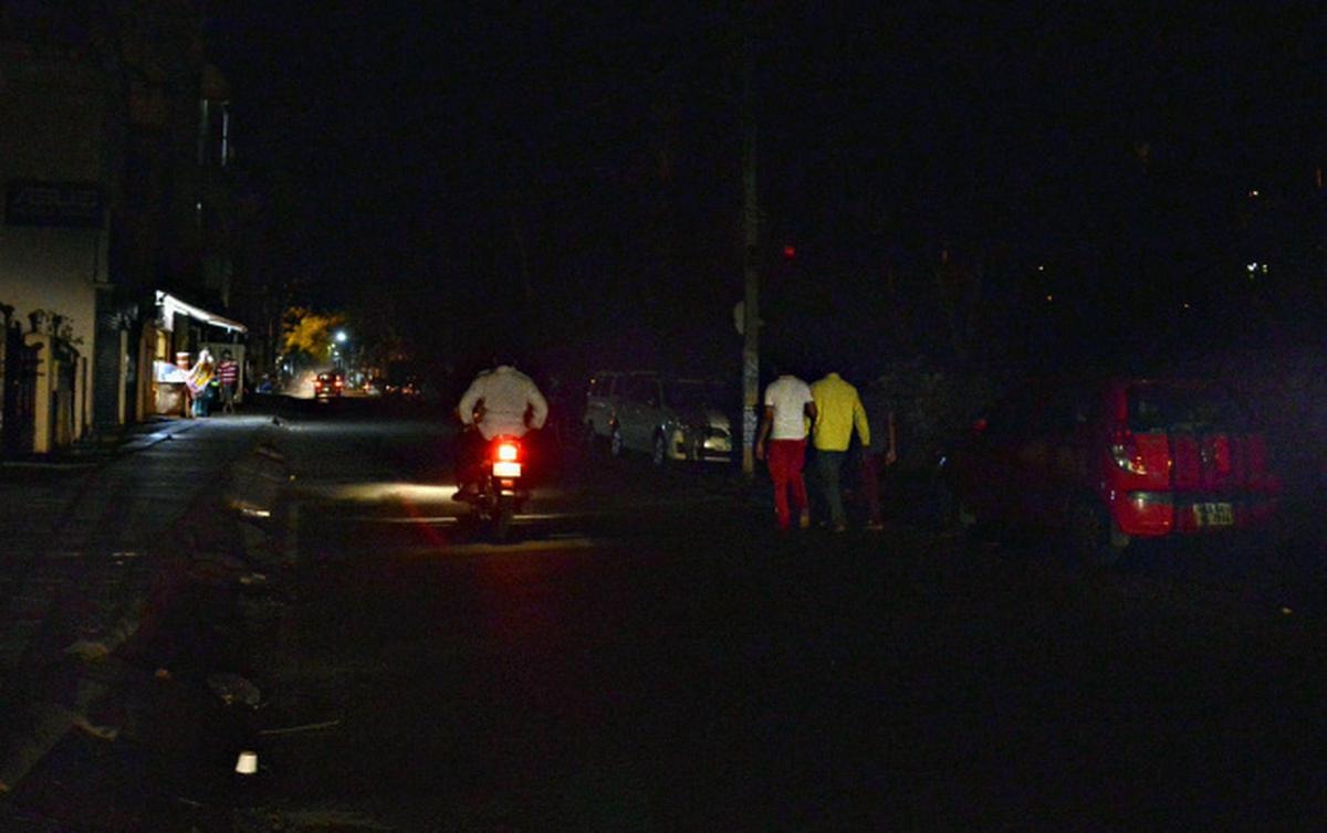 NeelimaEaty's tweet image. #Mokila residents plead for essential street lights from #Kokapet to #Shankarpally
hyderabadmail.com/street-lights-…
#Hyderabadmail #Hyderabad 
@ActivistTeja @AMARJULURI 
@SundarSrik 
Follow @Hyderabad_Mail