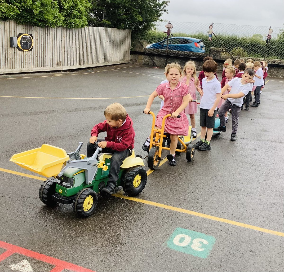 HTelfordStAnnes's tweet photo. Wet play meant the Busy Bees enjoyed a late scoot around the play ground. Lots of opportunities for sharing and turn taking, well done Busy Bees. 😁🐝👍🛴 @StAnnes_EHS @BPooleStAnnes @LDavisonStAnnes https://t.co/Gtr7CjYE7l