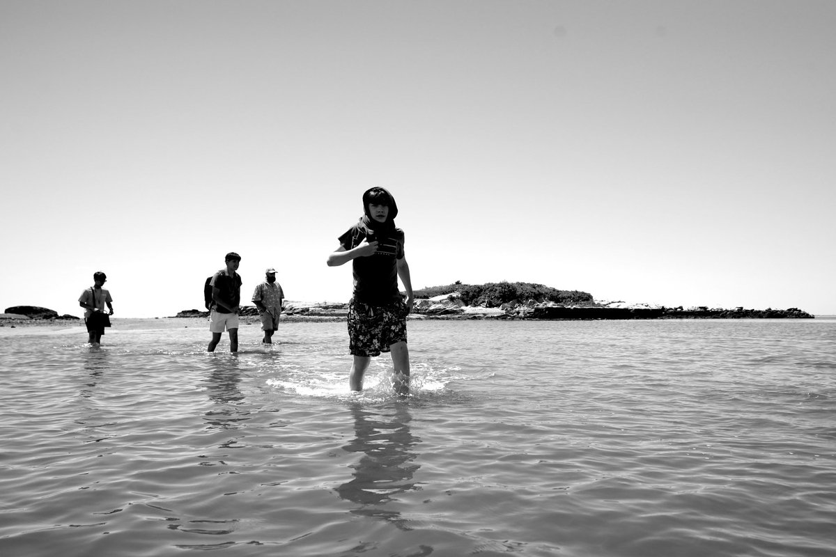 Oxford1906's tweet image. Nature’s classroom 🌊🦀
On Friday, Mr. Price, Mr. Forrest, and their Marine Biology students waded out to Salt Island for a hands-on lesson in local biology and ecology.
We are grateful to have these #placebasedlearning opportunities right in our backyard.
