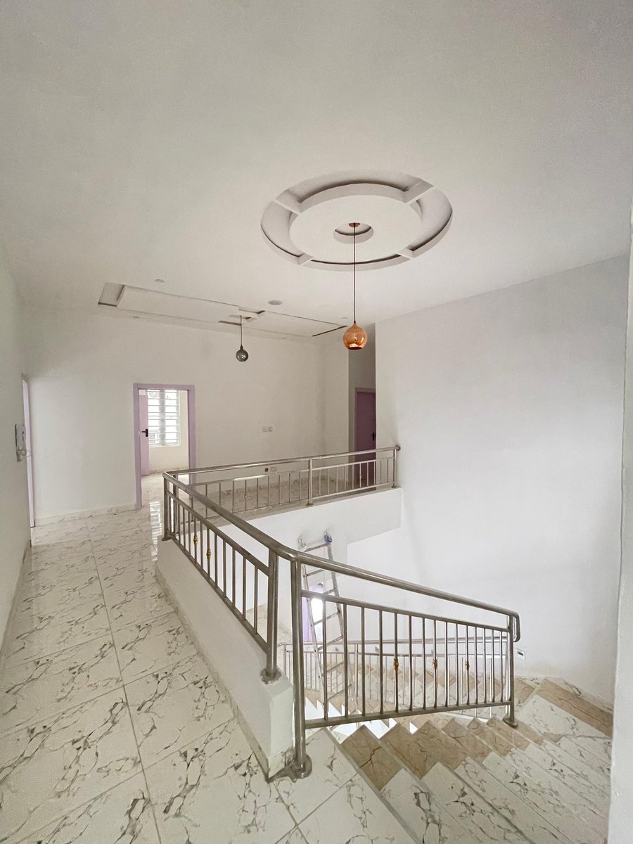 5BEDROOM FULLY  DETACHED DUPLEX FOR SALE

📍Location: CHEVRON TOLL GATE LEKKI 
📌Price: 250M

For More inquiries call 09039055524