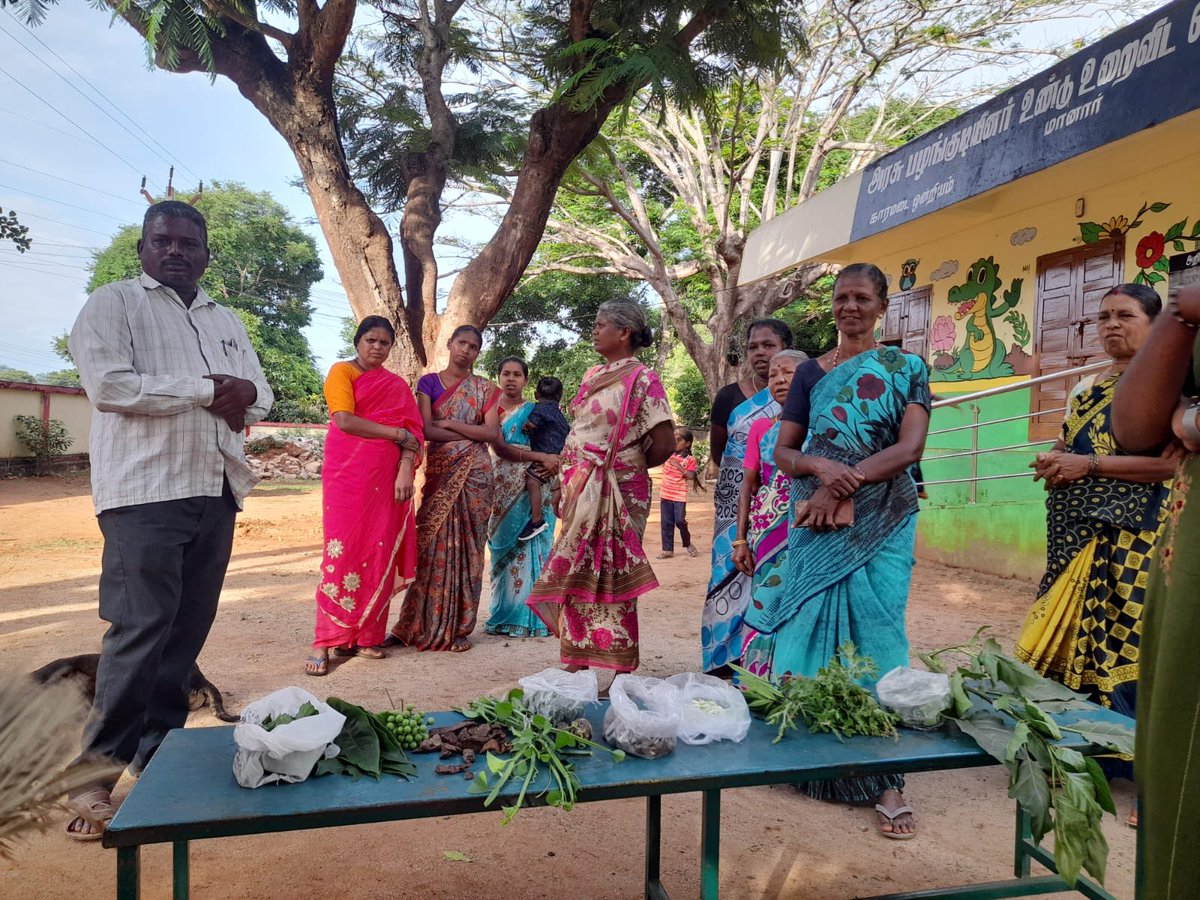 VanDhanSeVikas's tweet image. The #trainingprogramme will be held in #Mannar, #Nellithurai village, #Coimbatore for 50 Irular tribe members. The focus will be on producing #broomsticks, #honey, #shikakai, and oil cake trees.
#VanDhan #Empowerment #SustainableLivelihood #RuralDevelopment #CulturalHeritage