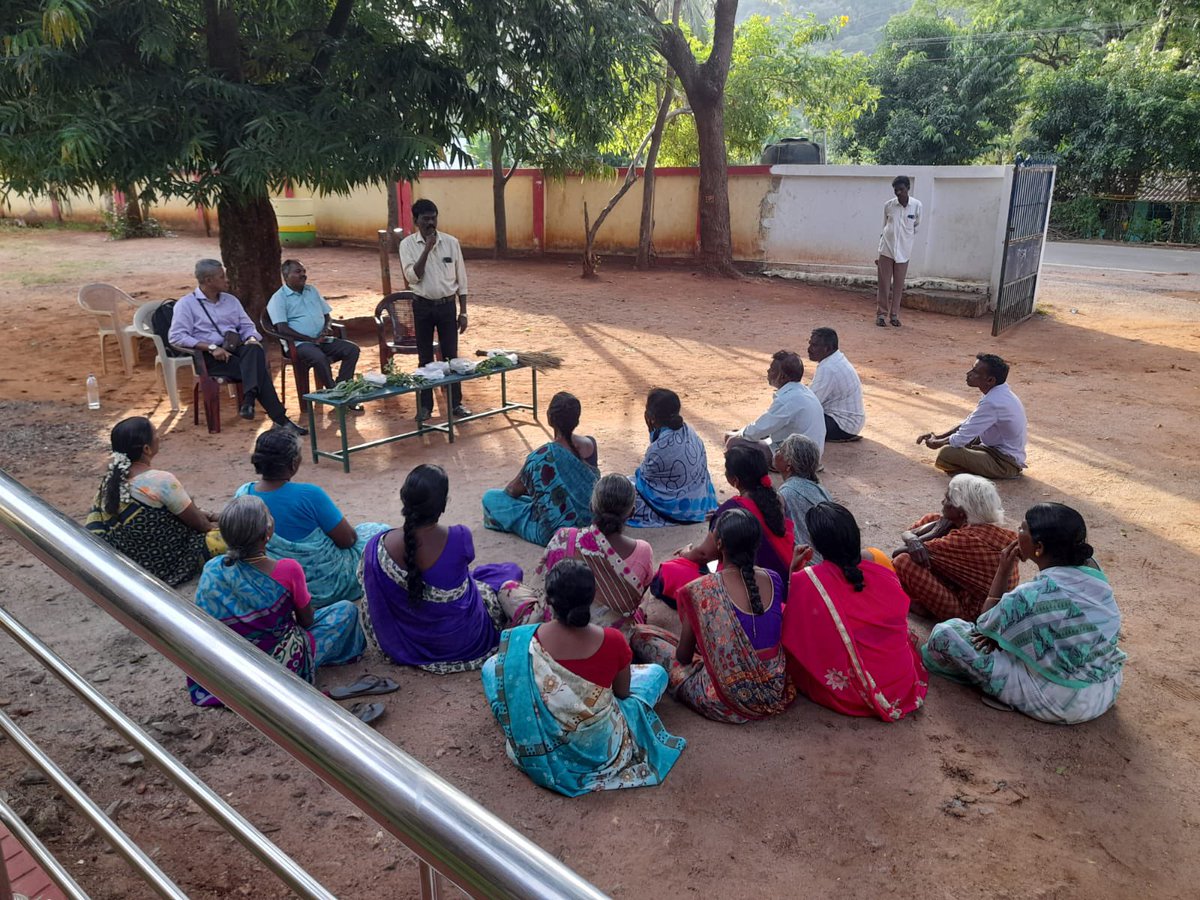 VanDhanSeVikas's tweet image. The #trainingprogramme will be held in #Mannar, #Nellithurai village, #Coimbatore for 50 Irular tribe members. The focus will be on producing #broomsticks, #honey, #shikakai, and oil cake trees.
#VanDhan #Empowerment #SustainableLivelihood #RuralDevelopment #CulturalHeritage