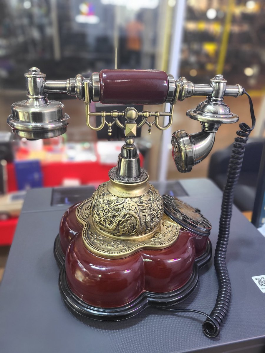 GabrielBuule's tweet photo. If you are looking  for the perfect vintage gift or decor piece,  check out our shop @PrintCreations1. Located at ChamTowers G.Floor Shop 70. Or call 📞 0394893333. We also deliver. https://t.co/in3typS5f2