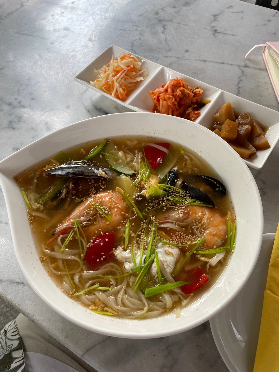 vash_poteryash's tweet image. Корейская еда слишком прекрасна , пусть острая без предупреждения

Поговорила с милой бабулькой , которая вкусно готовит и все сама делает и хозяин просто булочка с корицей