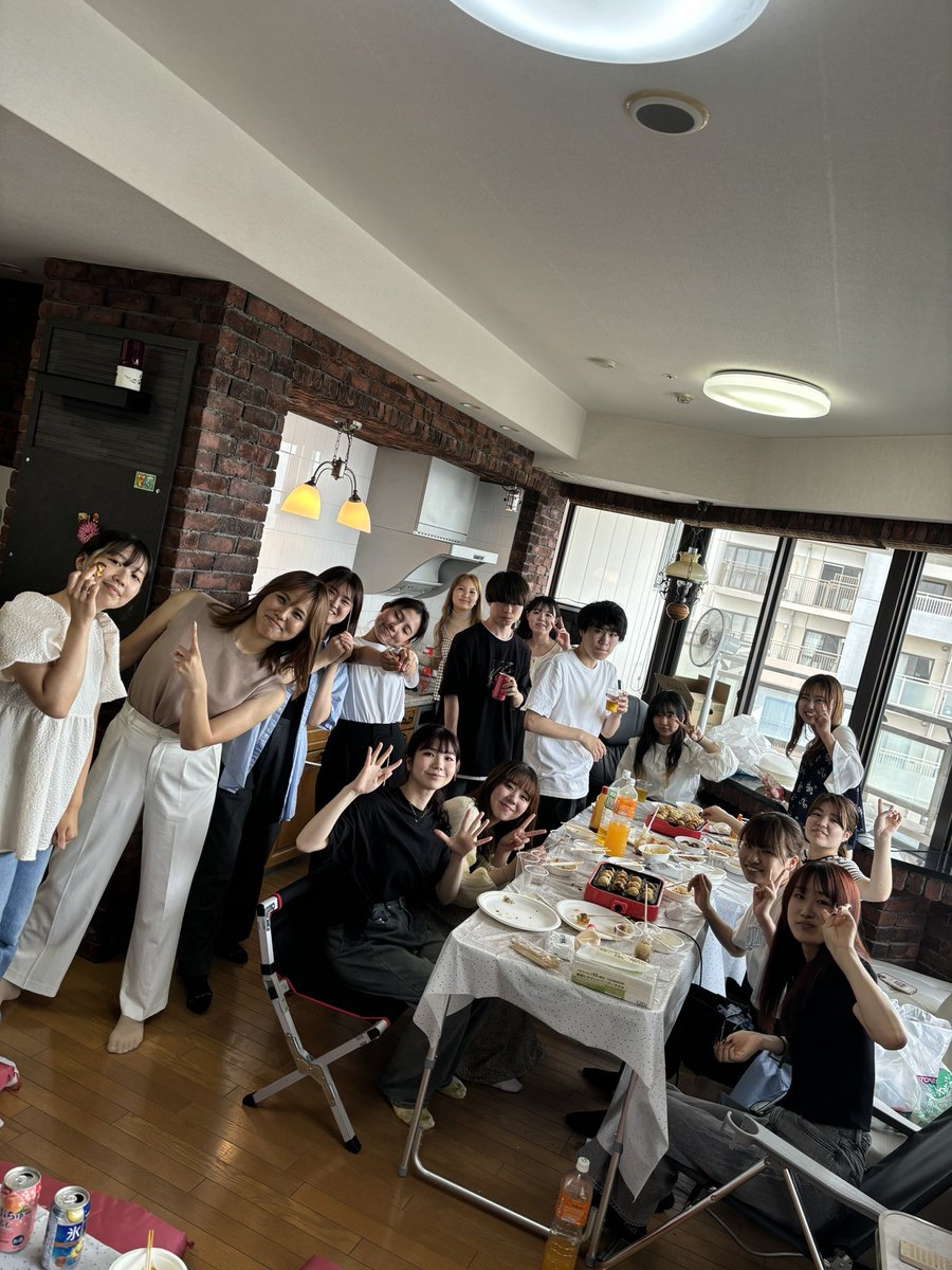 kansyahps's tweet photo. 新しい先生が増えたのでタコパを開催しました🐙

今年度から新たにたくさんの先生が稼働してくれ、お友達もたくさん増えてとっても嬉しいです💫

一緒にタコパを楽しんでくださる方、ぜひご応募お待ちしております🌷

#塾講師アルバイト #大阪公立大学 #ハム大 #アルバイト募集中 https://t.co/bSDZWzsqwD