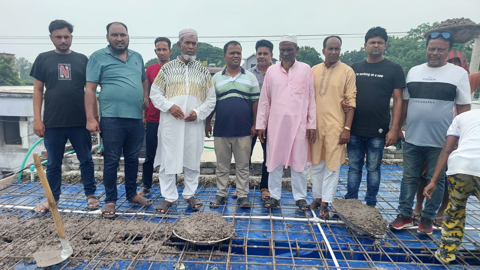 আত্রাই প্রেস ক্লাব মিলনায়তনের ছাদ ঢালাই উদ্বোধন