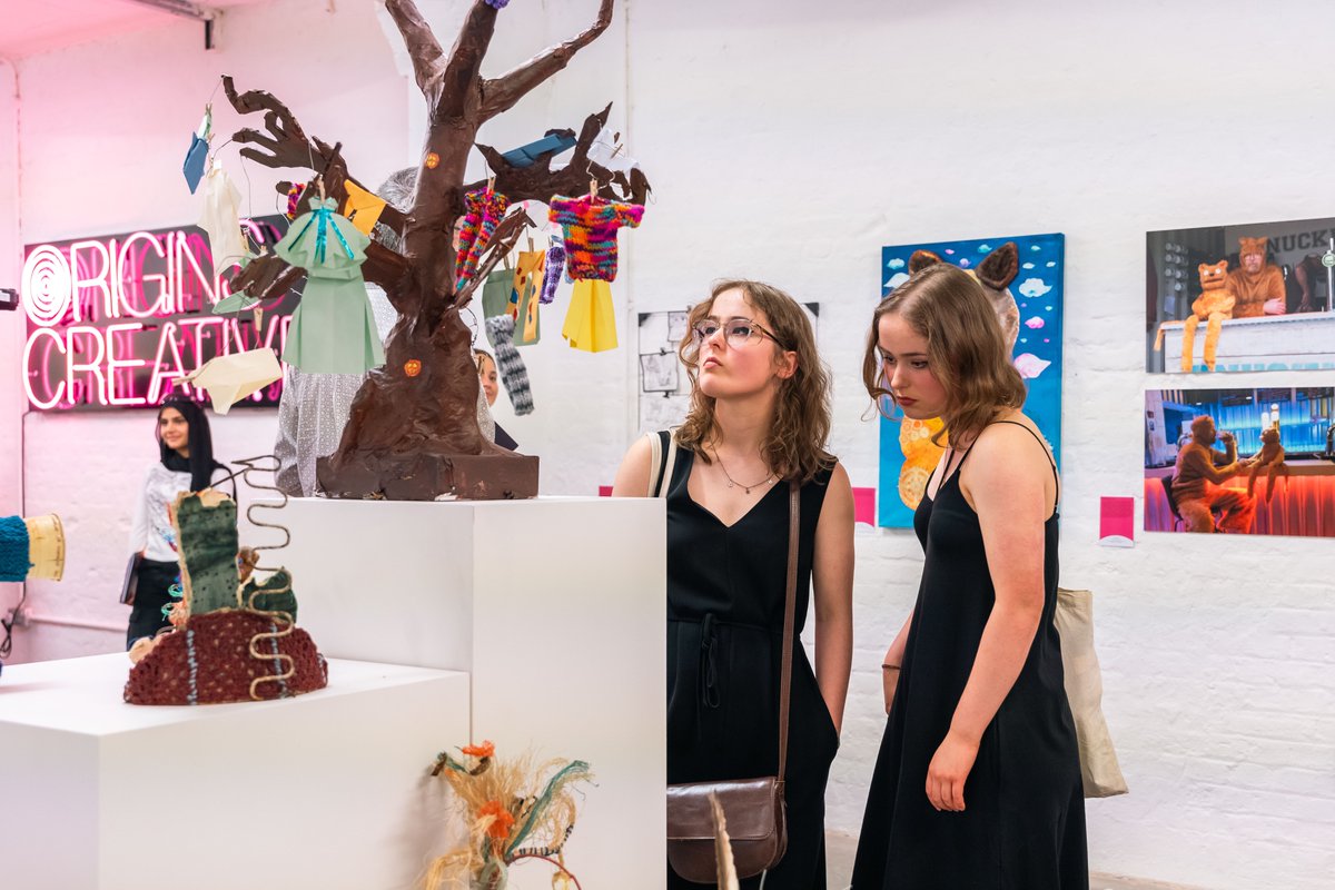 ARTSTHREAD's tweet image. 🎉🎉Celebrate student creativity &amp;amp; hard work at UAL Awarding Body’s @UALawardingbody  Origins Creatives 2024 exhibition!

Origins Creatives 2024 takes place Mall Galleries 17 – 20 July + online showcase

Book your FREE tickets here &amp;gt;&amp;gt; eventbrite.co.uk/e/origins-crea…

#OriginsCreatives24